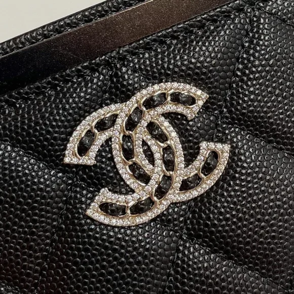 CHANEL Black Quilted Card Holder with Silver Logo - Picture 5 of 8